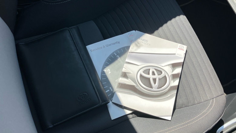 Toyota Yaris 1.5 VVT-i Icon Tech 5dr Petrol Hatchback